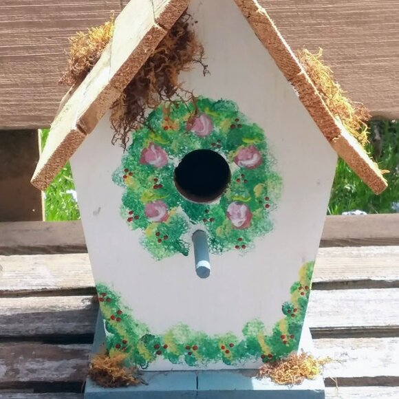 Beautiful Handmade White Birdhouse Cottage Moss White Wreath Hanging Never Used - Picture 1 of 6